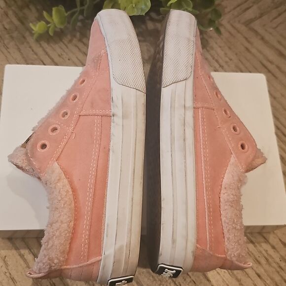 Mudd Sherpa Pink Kids Slip On Sneakers Size 1 - Picture 4 of 9